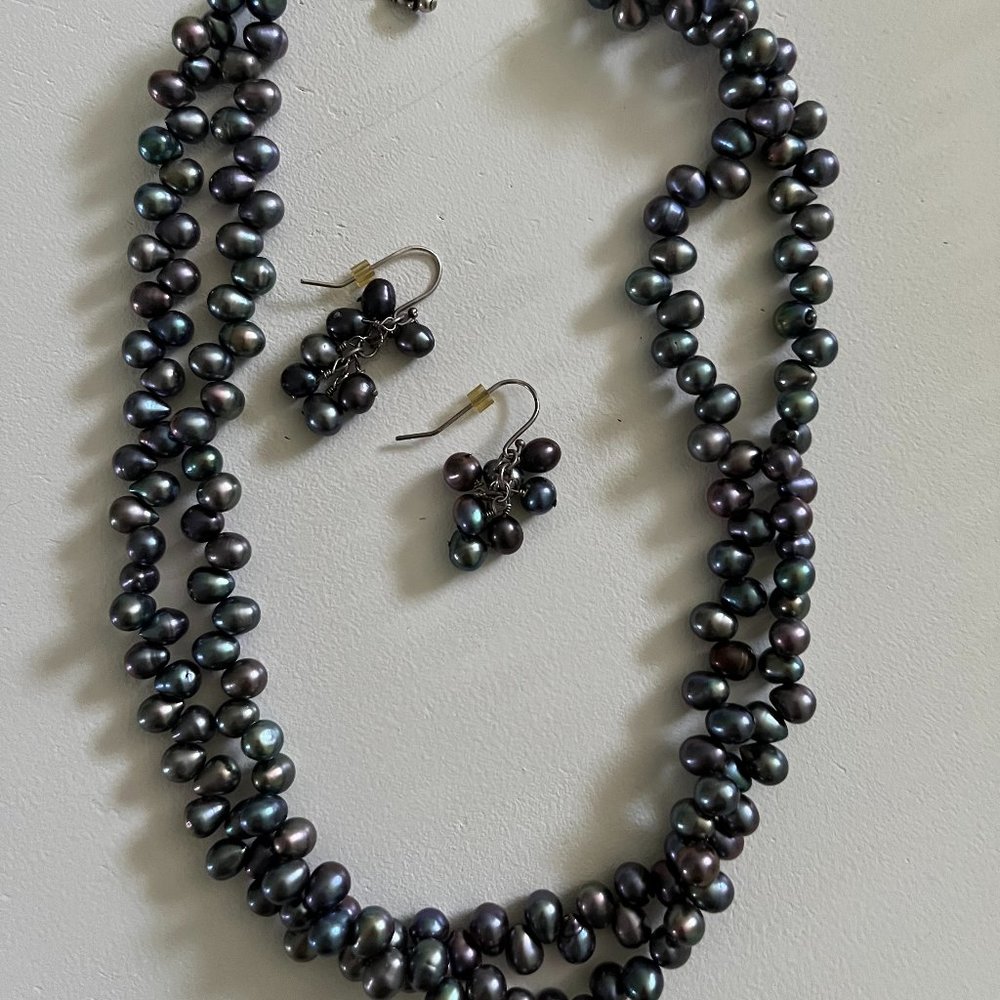 Black Freshwater Pearl Earrings and Necklace Set approximately 8" in length